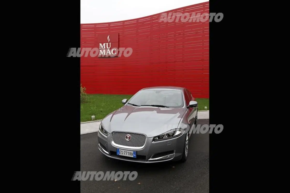 Jaguar XF 2.2 163 CV (29)