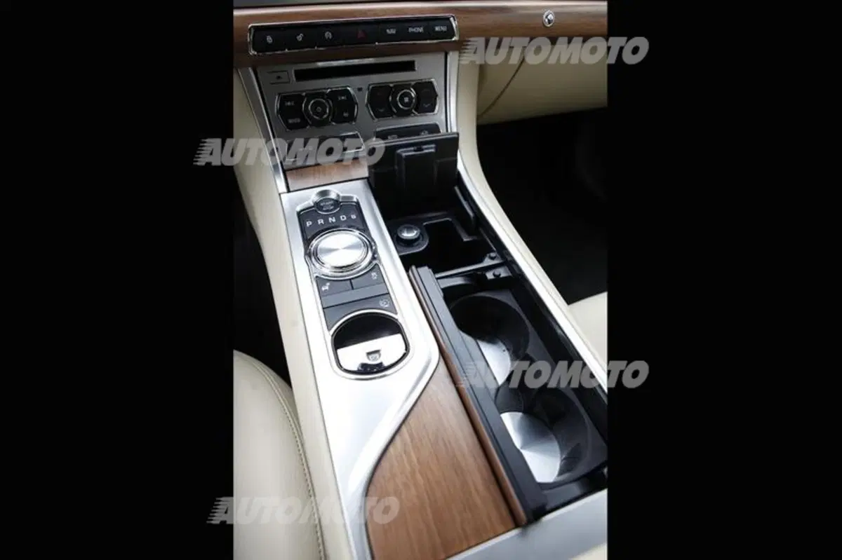 Jaguar XF 2.2 163 CV (35)
