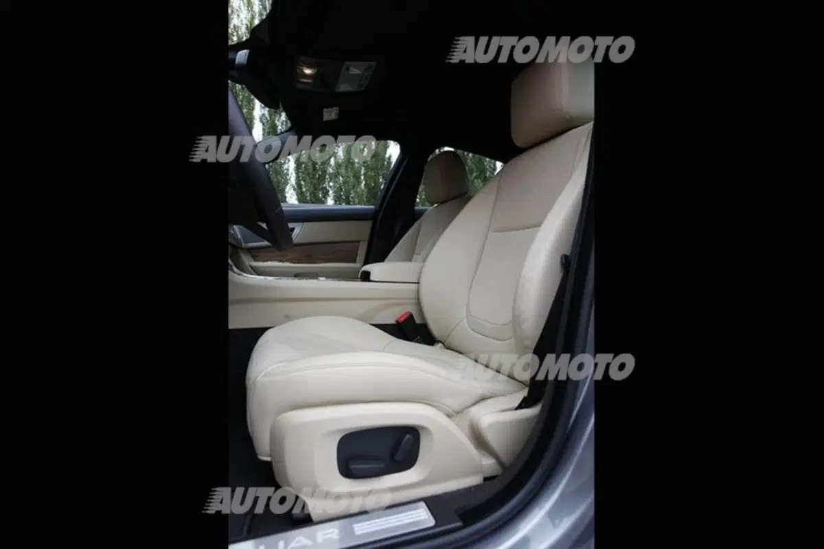 Jaguar XF 2.2 163 CV (37)