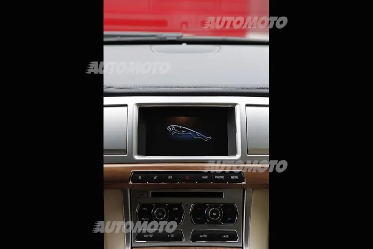 Jaguar XF 2.2 163 CV (38)