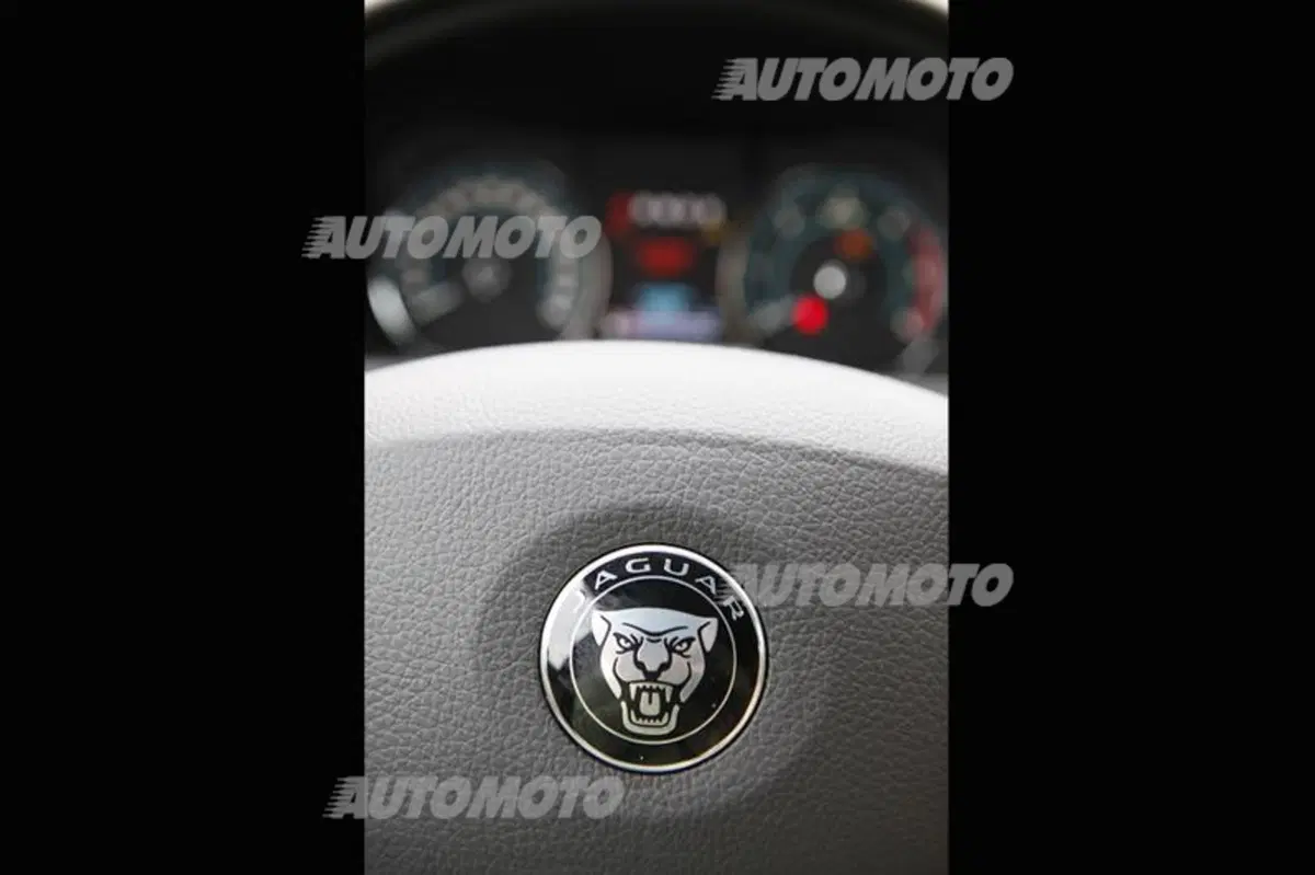 Jaguar XF 2.2 163 CV (40)