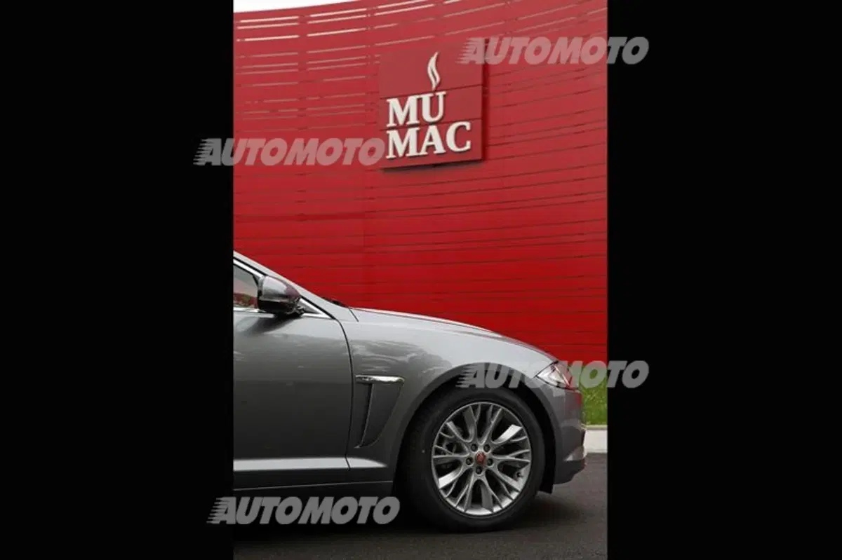 Jaguar XF 2.2 163 CV (47)