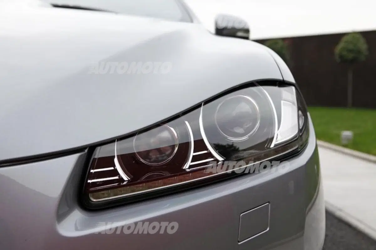 Jaguar XF 2.2 163 CV (49)