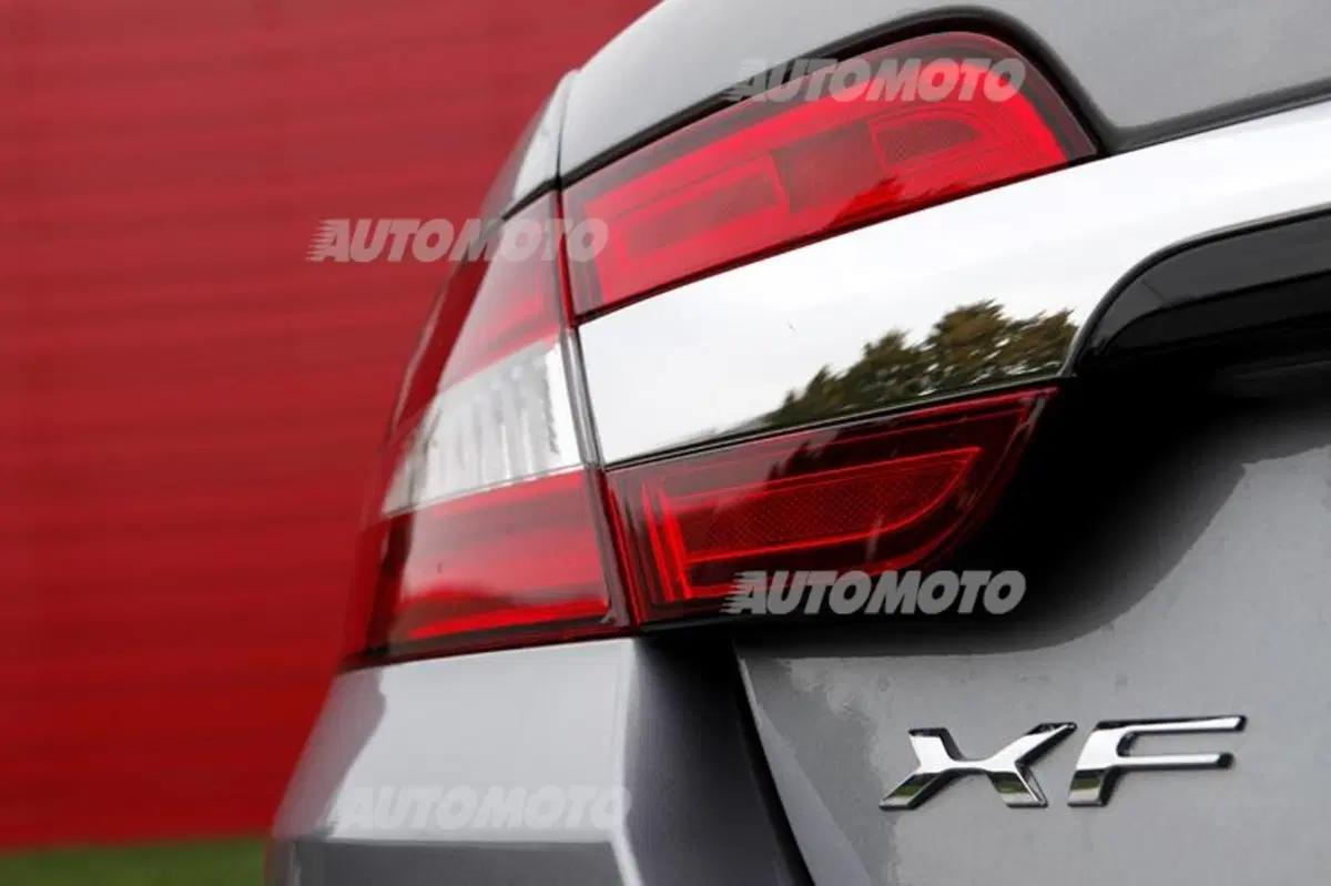 Jaguar XF 2.2 163 CV (52)