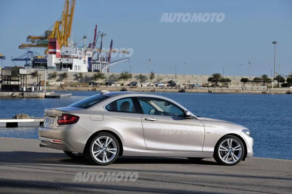 BMW Serie 2 Coupé: dati e immagini ufficiali (15)