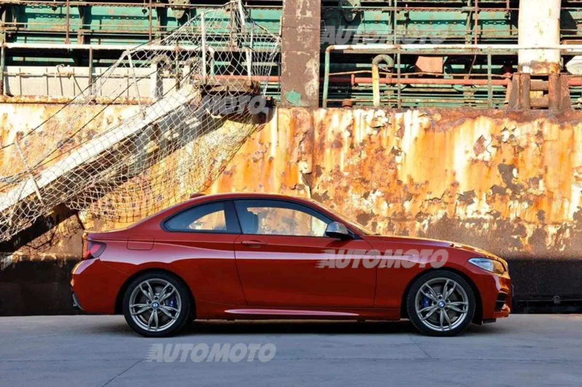 BMW Serie 2 Coupé: dati e immagini ufficiali (17)