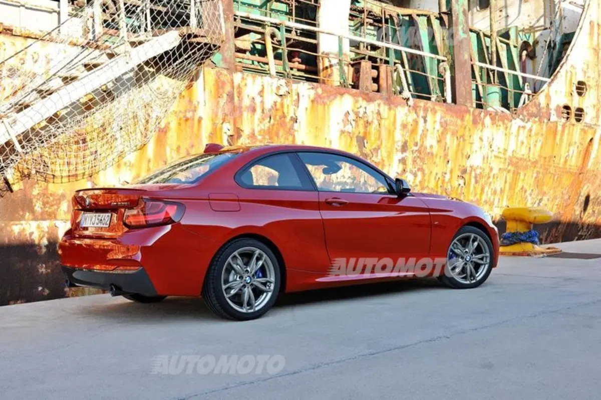 BMW Serie 2 Coupé: dati e immagini ufficiali (18)