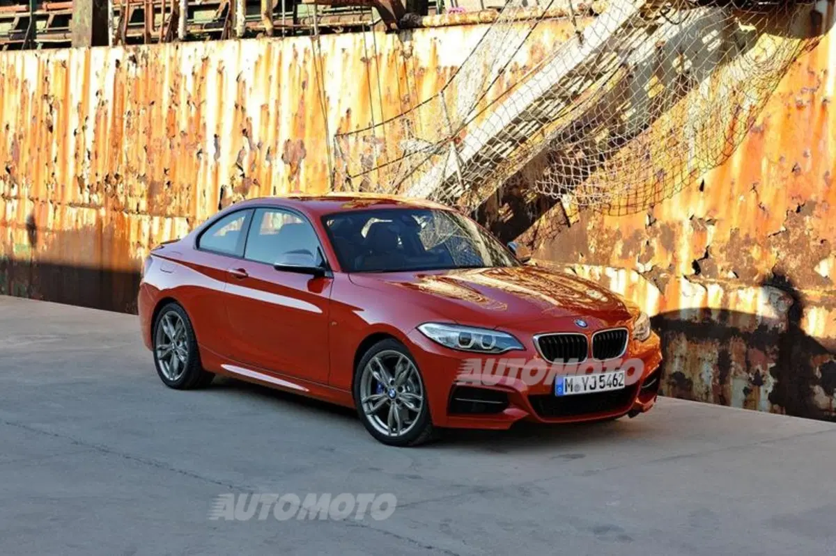BMW Serie 2 Coupé: dati e immagini ufficiali (19)