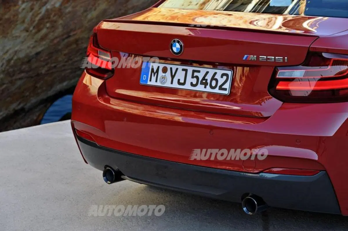 BMW Serie 2 Coupé: dati e immagini ufficiali (28)