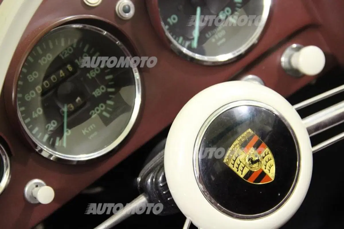 RuhmVollSteuer: l'albergo a 5 stelle per auto (e moto) d'epoca (23)