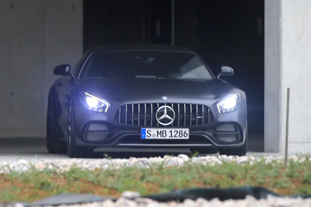 Mercedes AMG GT C Coupé, le foto spia (2)