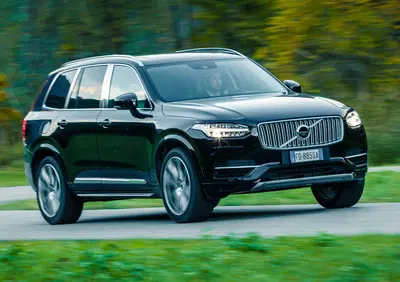 Volvo XC90 T8: tutta la potenza dell’ibrido [Video]