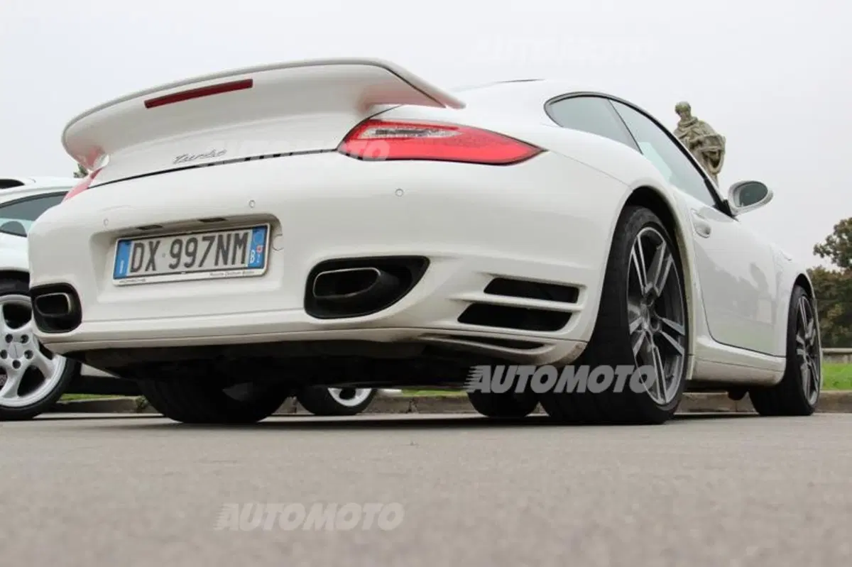 Porsche 911: rifarsi gli occhi al raduno con 50 anni di storia (9)