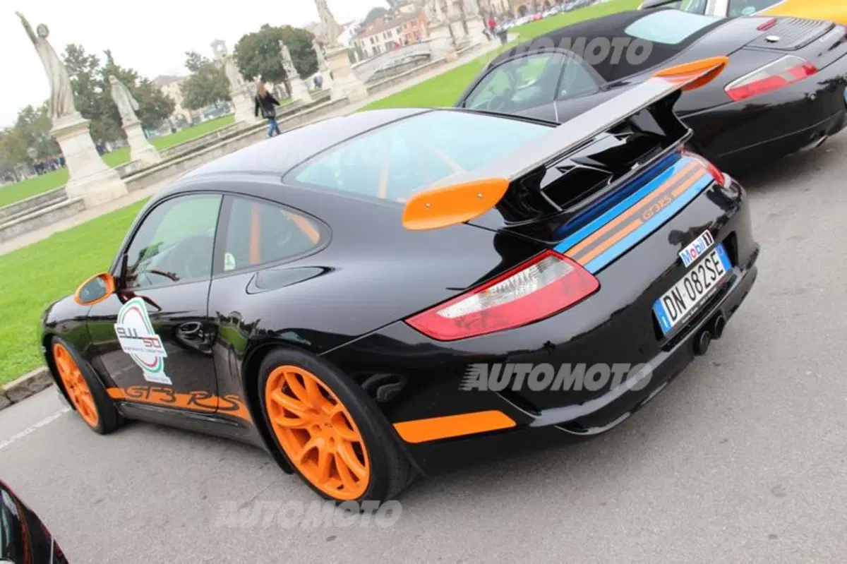 Porsche 911: rifarsi gli occhi al raduno con 50 anni di storia (10)