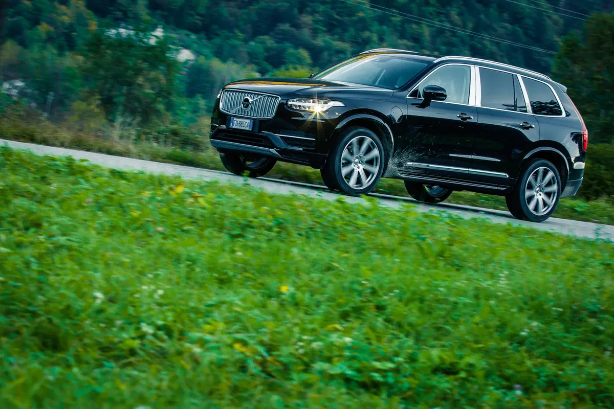 Volvo XC90 T8: tutta la potenza dell’ibrido [Video]