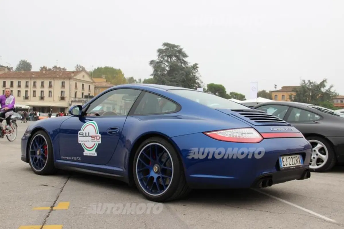 Porsche 911: rifarsi gli occhi al raduno con 50 anni di storia (17)