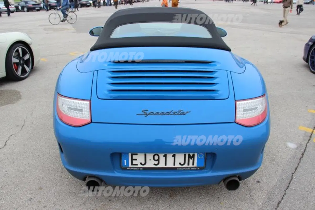 Porsche 911: rifarsi gli occhi al raduno con 50 anni di storia (18)