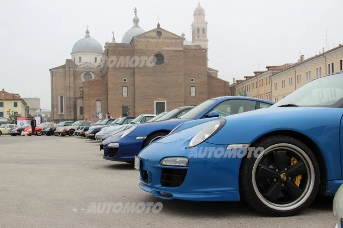 Porsche 911: rifarsi gli occhi al raduno con 50 anni di storia (20)