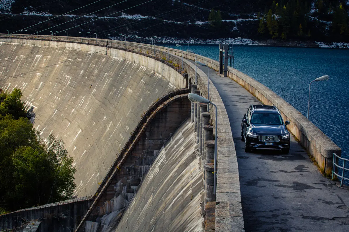 Volvo XC90 T8: tutta la potenza dell’ibrido [Video] (4)