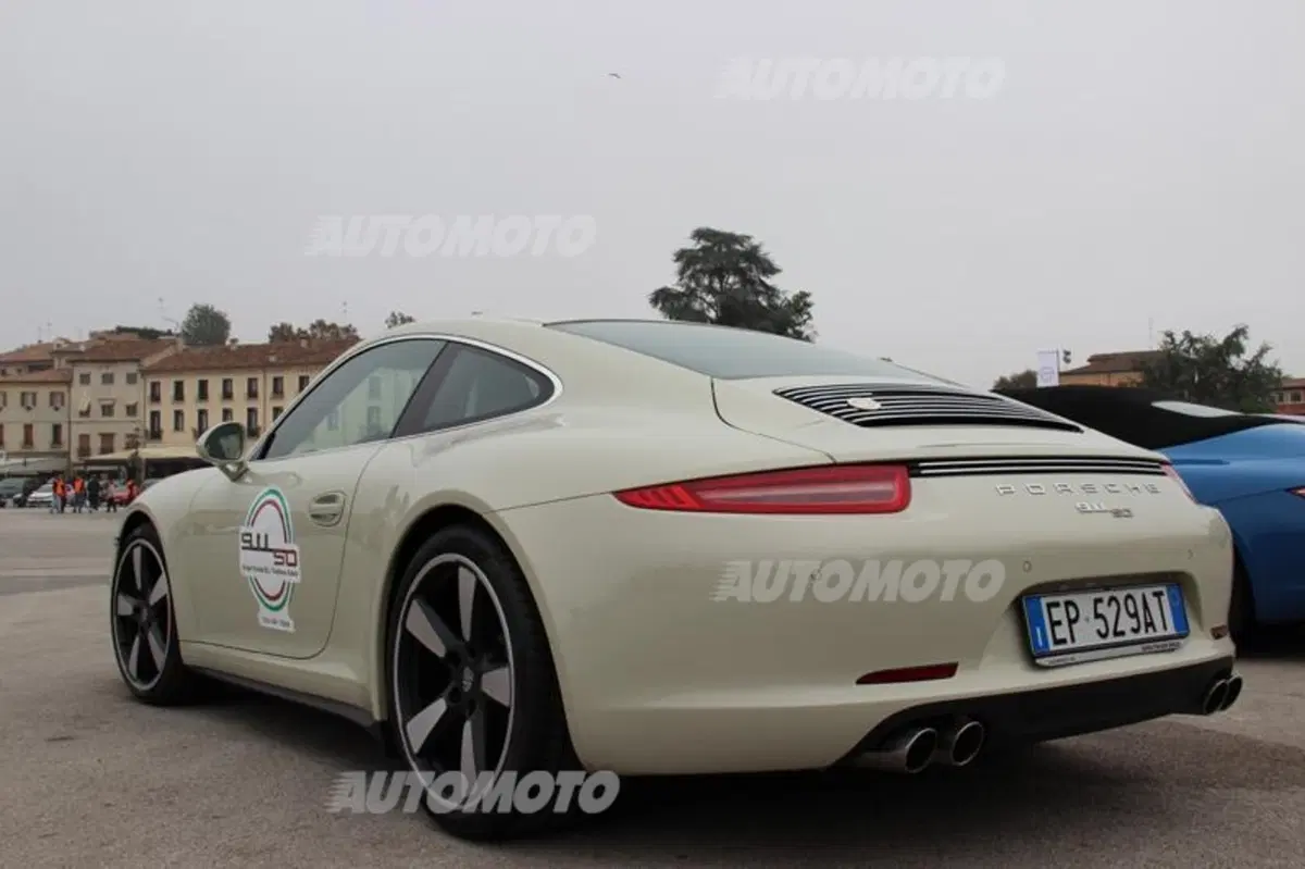 Porsche 911: rifarsi gli occhi al raduno con 50 anni di storia (23)