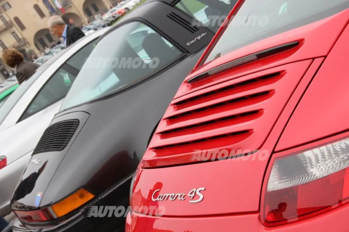 Porsche 911: rifarsi gli occhi al raduno con 50 anni di storia (27)