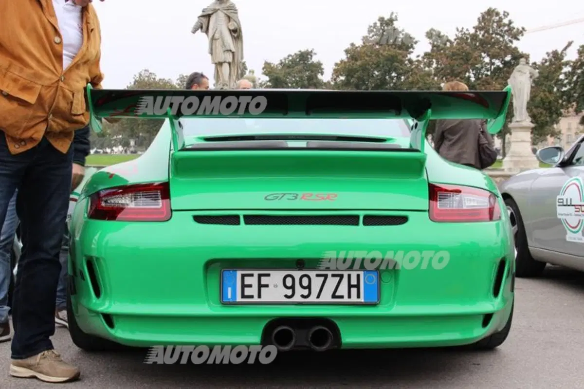 Porsche 911: rifarsi gli occhi al raduno con 50 anni di storia (28)