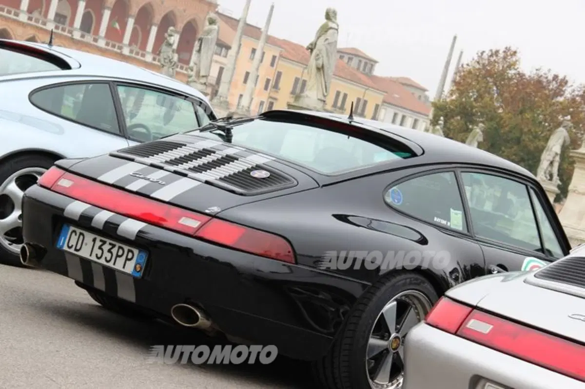 Porsche 911: rifarsi gli occhi al raduno con 50 anni di storia (30)