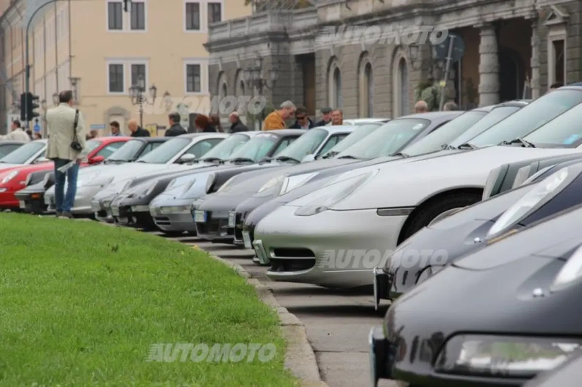 Porsche 911: rifarsi gli occhi al raduno con 50 anni di storia (41)