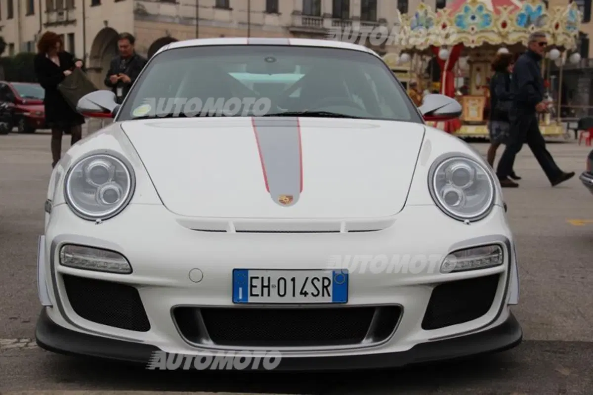 Porsche 911: rifarsi gli occhi al raduno con 50 anni di storia (50)