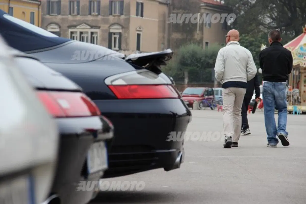 Porsche 911: rifarsi gli occhi al raduno con 50 anni di storia (62)