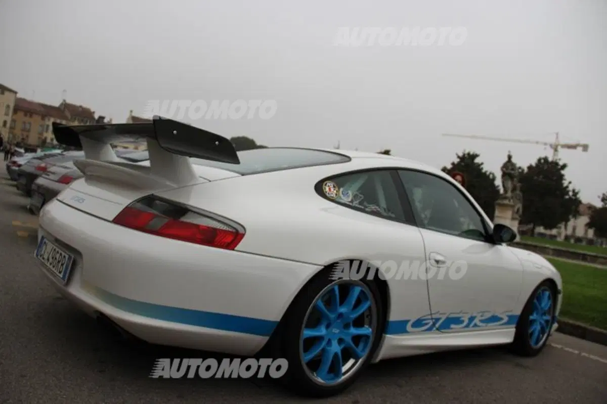 Porsche 911: rifarsi gli occhi al raduno con 50 anni di storia (66)