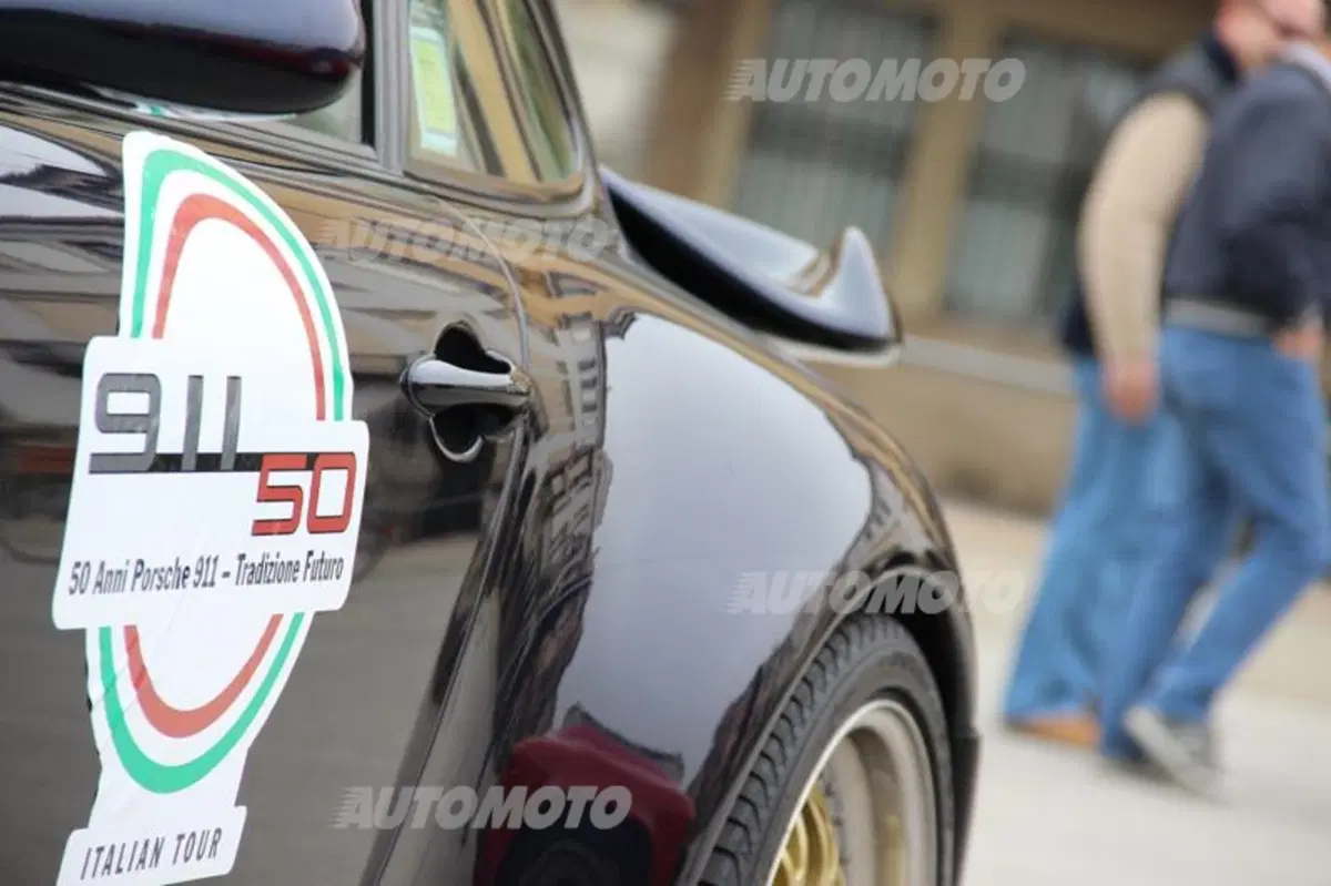 Porsche 911: rifarsi gli occhi al raduno con 50 anni di storia (82)