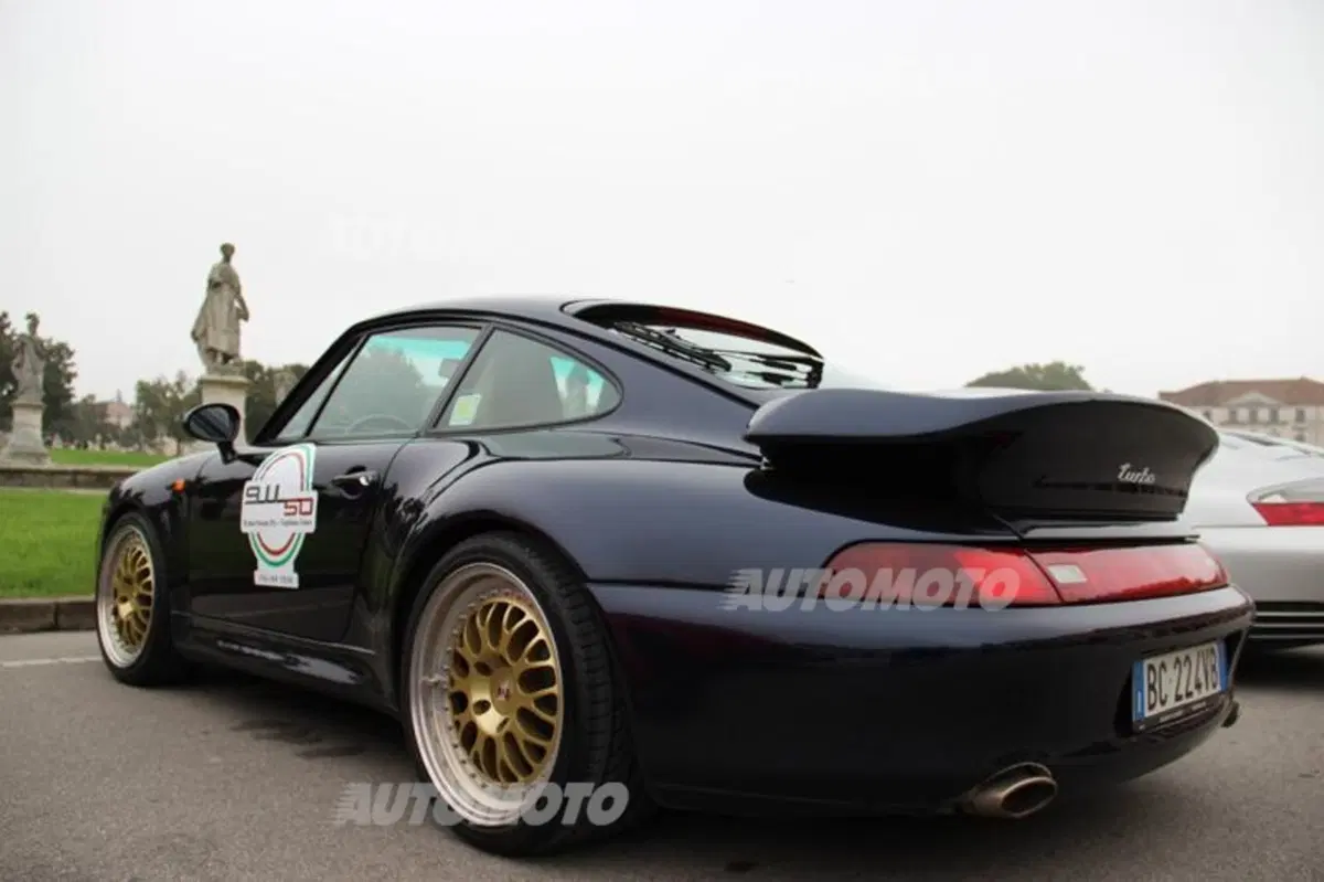 Porsche 911: rifarsi gli occhi al raduno con 50 anni di storia (83)