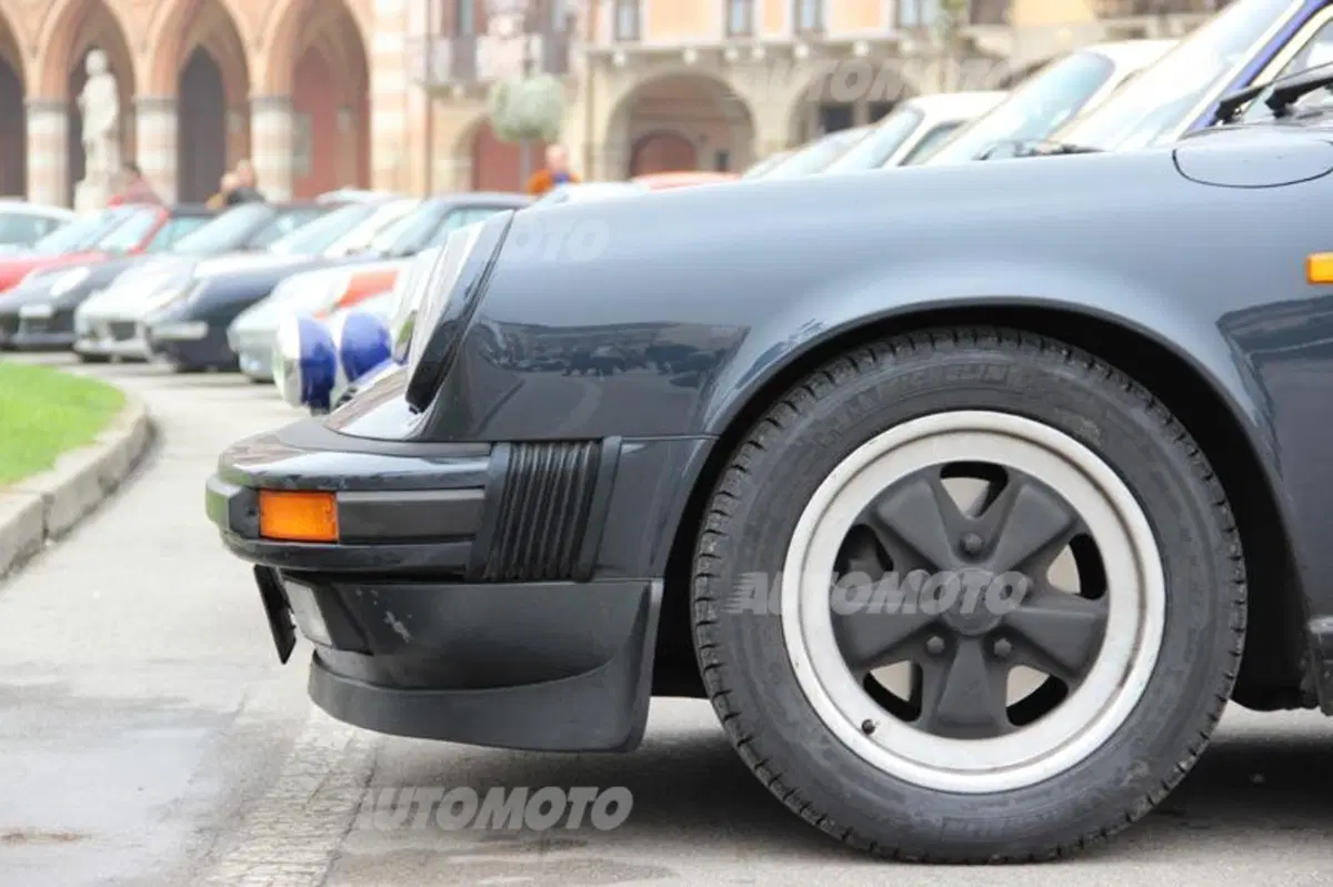 Porsche 911: rifarsi gli occhi al raduno con 50 anni di storia (92)