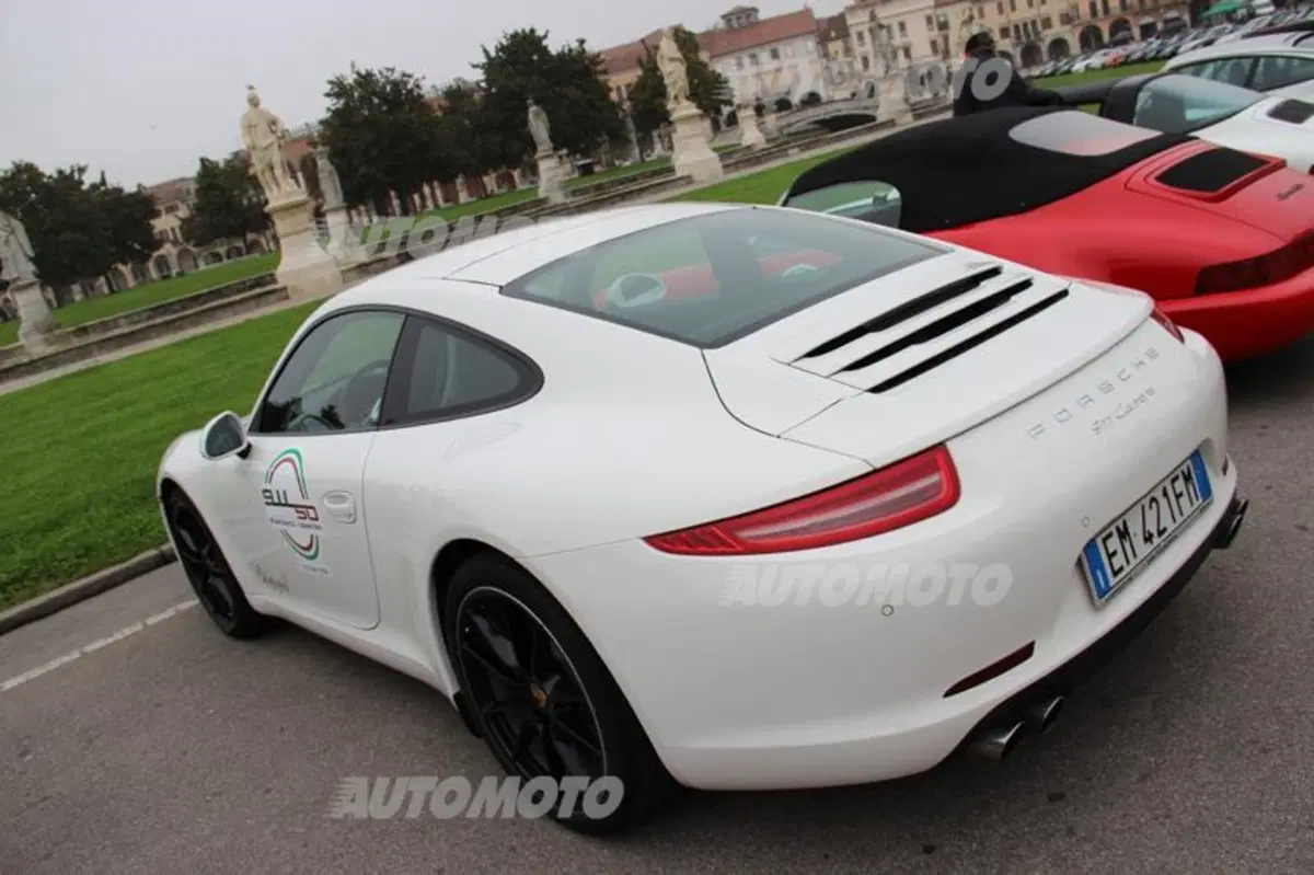 Porsche 911: rifarsi gli occhi al raduno con 50 anni di storia (117)