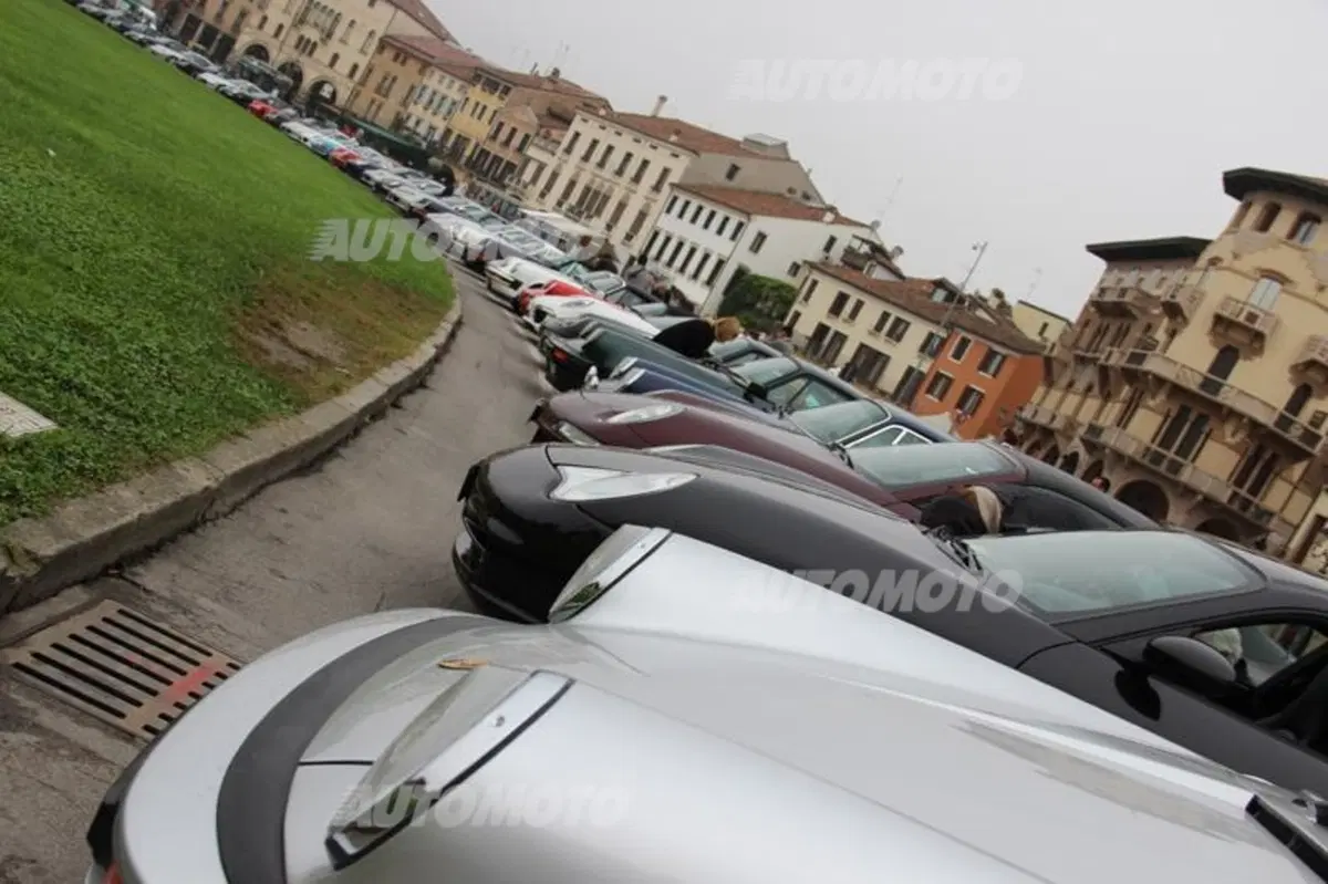 Porsche 911: rifarsi gli occhi al raduno con 50 anni di storia (119)