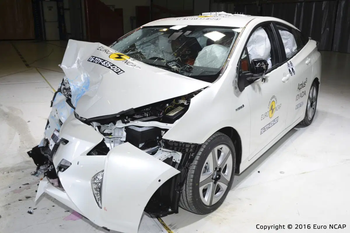 Toyota Prius, Hyundai Ioniq e Volkswagen Tiguan le migliori del 2016 per Euro NCAP