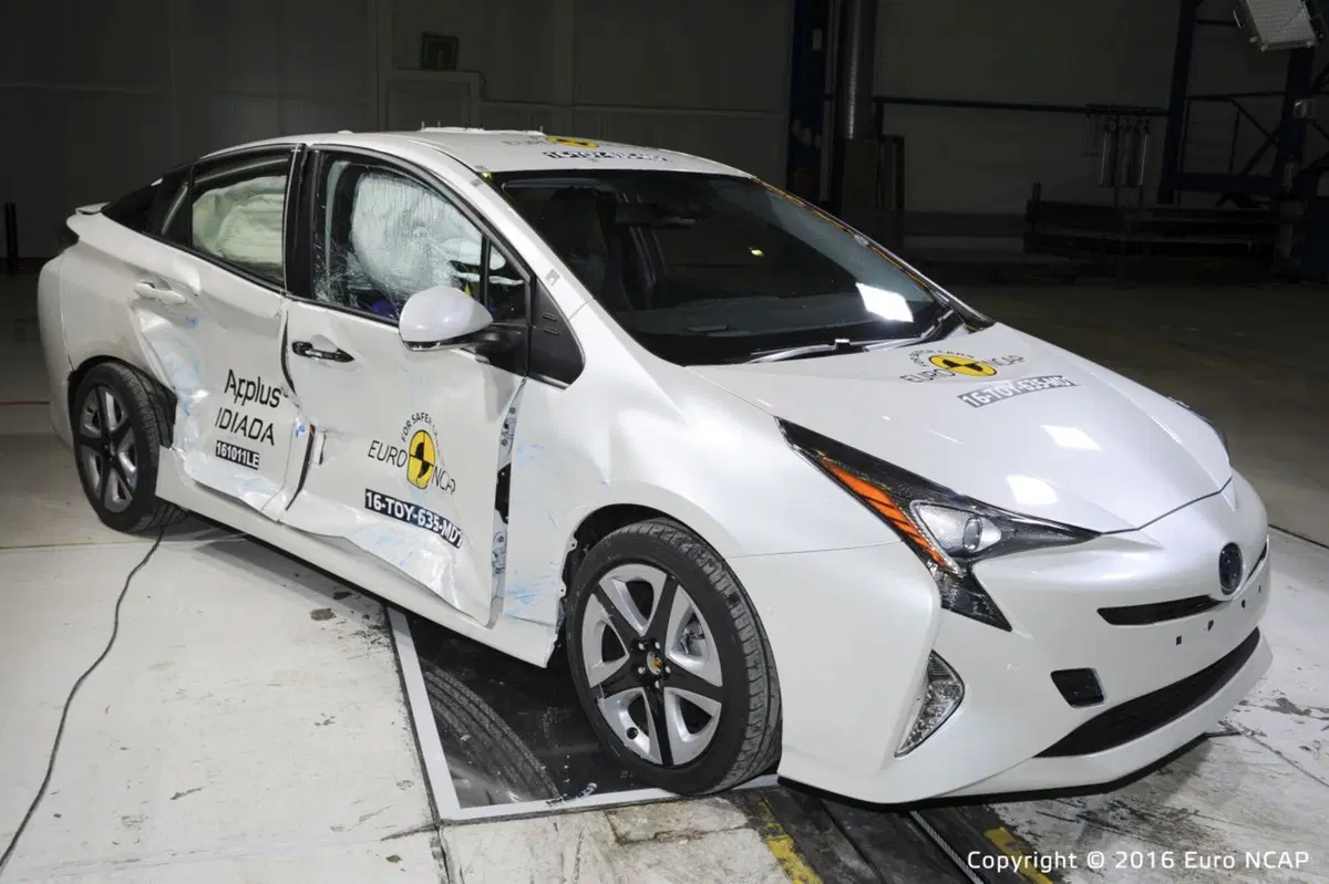 Toyota Prius, Hyundai Ioniq e Volkswagen Tiguan le migliori del 2016 per Euro NCAP (2)