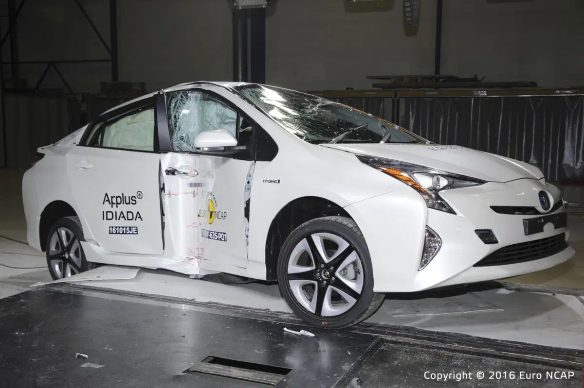 Toyota Prius, Hyundai Ioniq e Volkswagen Tiguan le migliori del 2016 per Euro NCAP (4)