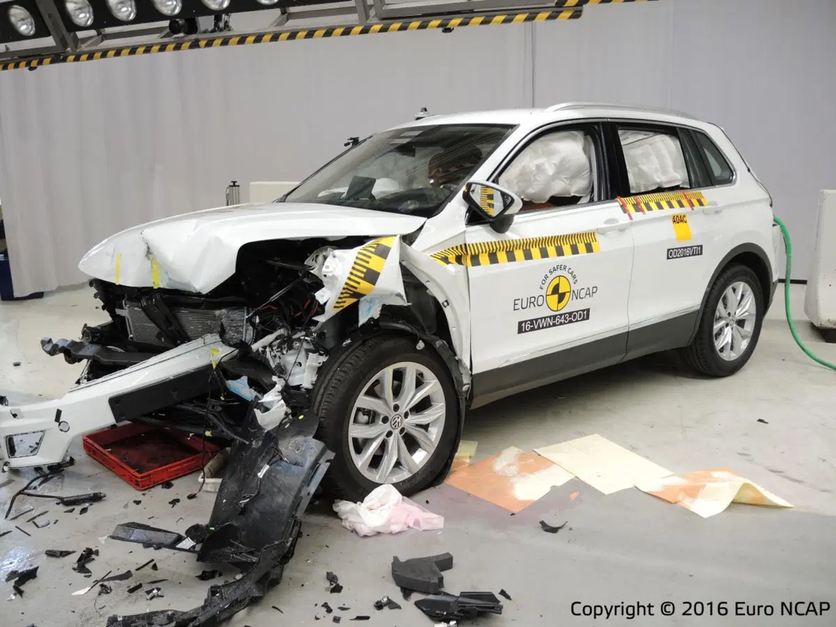 Toyota Prius, Hyundai Ioniq e Volkswagen Tiguan le migliori del 2016 per Euro NCAP (7)