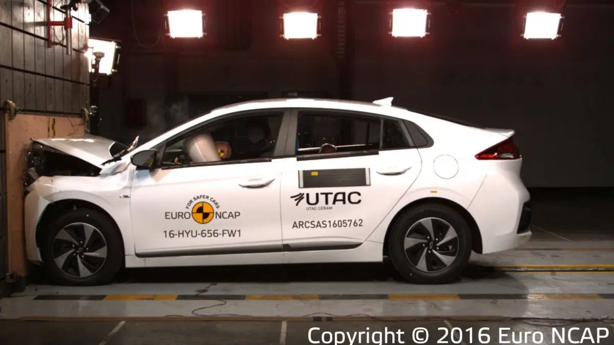 Toyota Prius, Hyundai Ioniq e Volkswagen Tiguan le migliori del 2016 per Euro NCAP (8)
