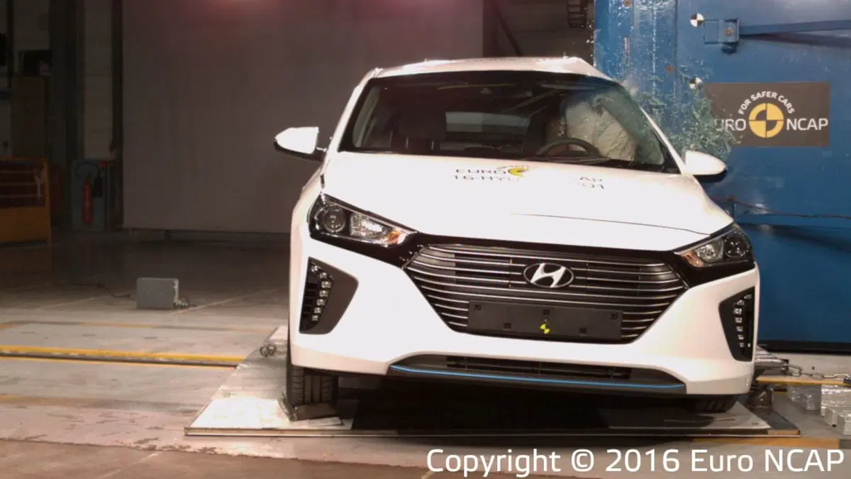 Toyota Prius, Hyundai Ioniq e Volkswagen Tiguan le migliori del 2016 per Euro NCAP (9)