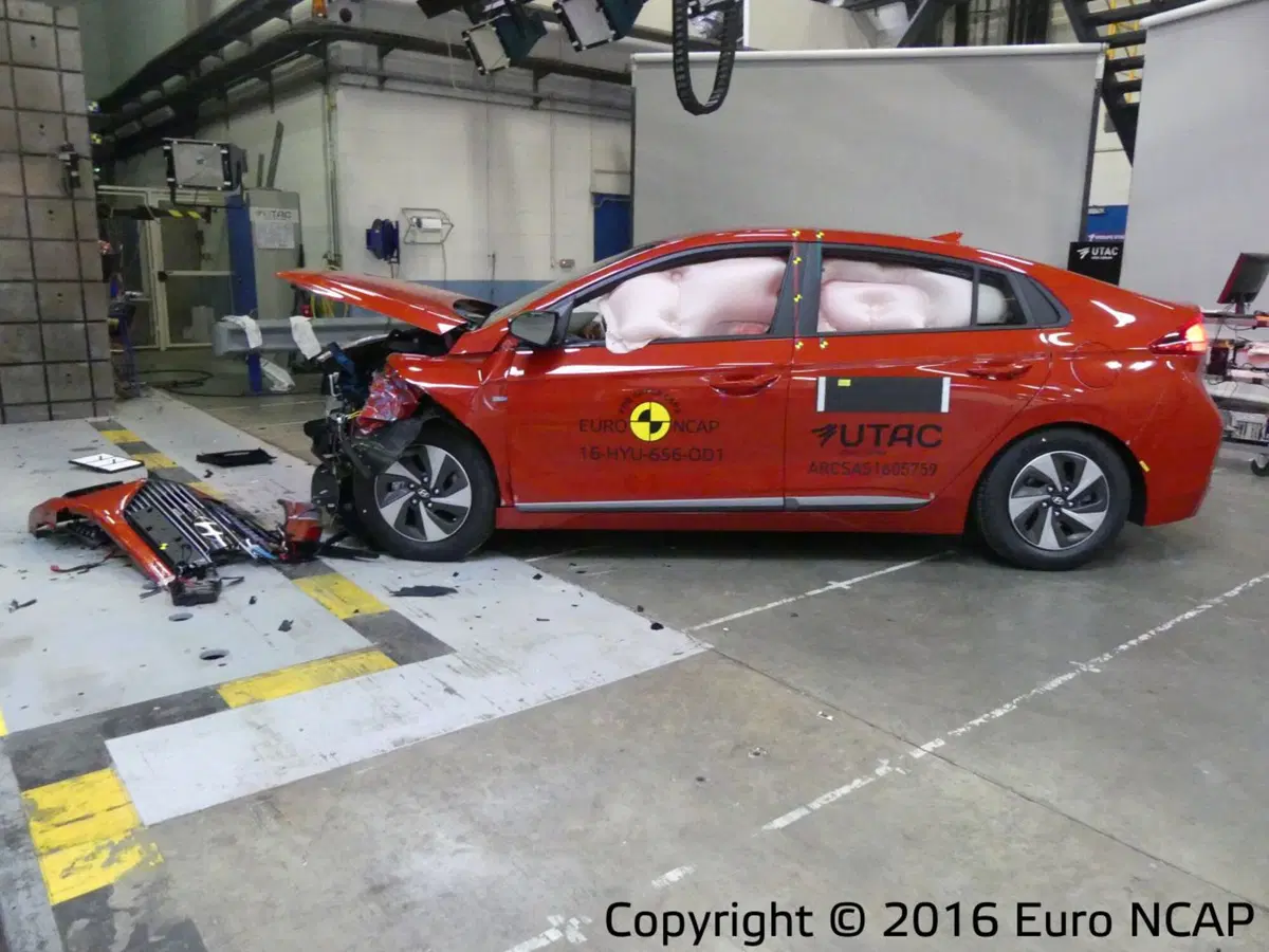 Toyota Prius, Hyundai Ioniq e Volkswagen Tiguan le migliori del 2016 per Euro NCAP (10)
