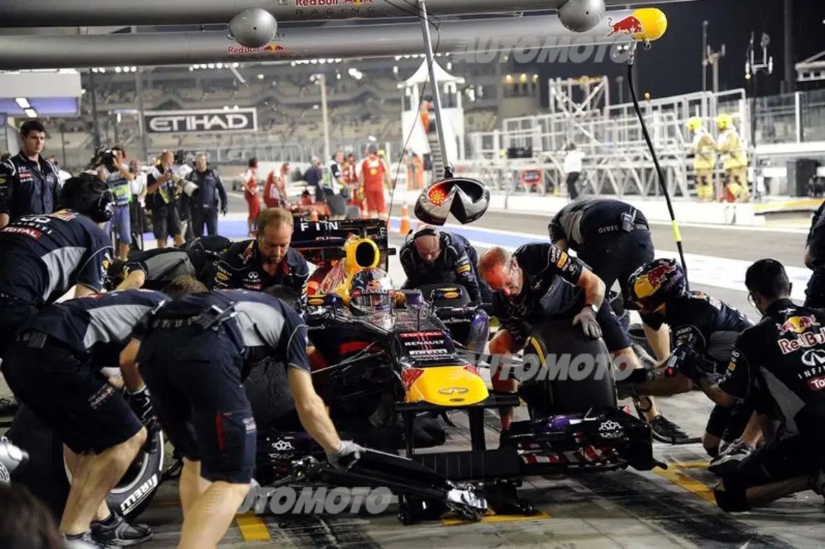 Formula 1 GP Abu Dhabi 2013: le foto più belle di Yas Marina (28)