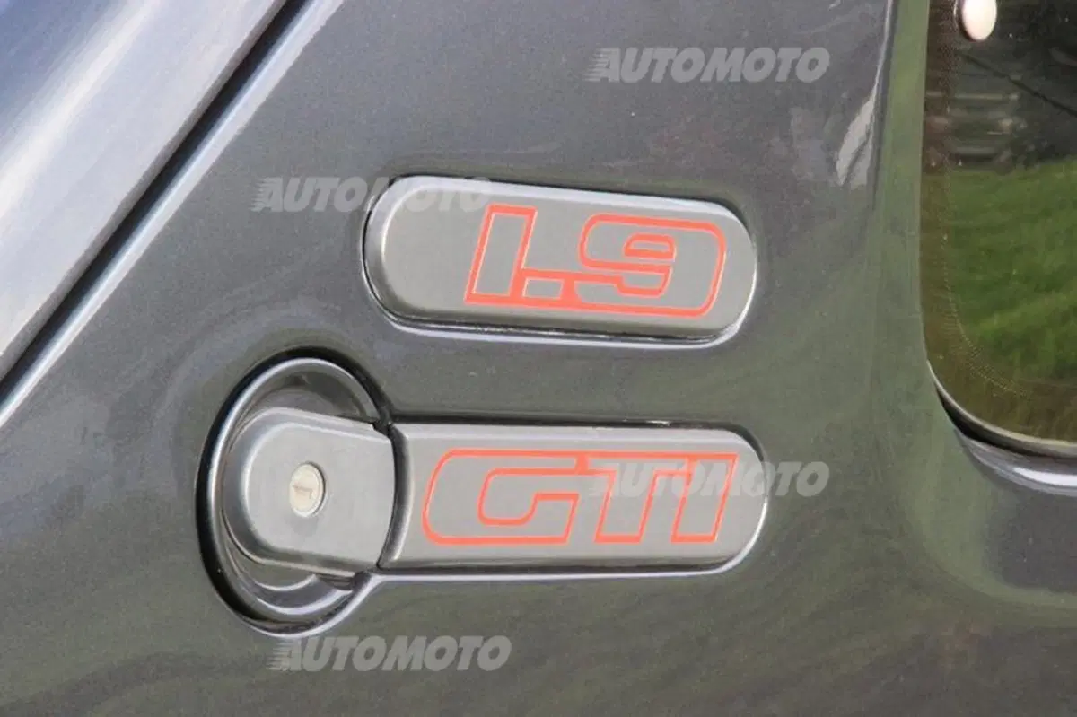 Peugeot 205 GTI Gutmann (39)