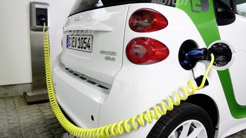 Milano: parcheggio gratuito per i possessori di auto elettriche