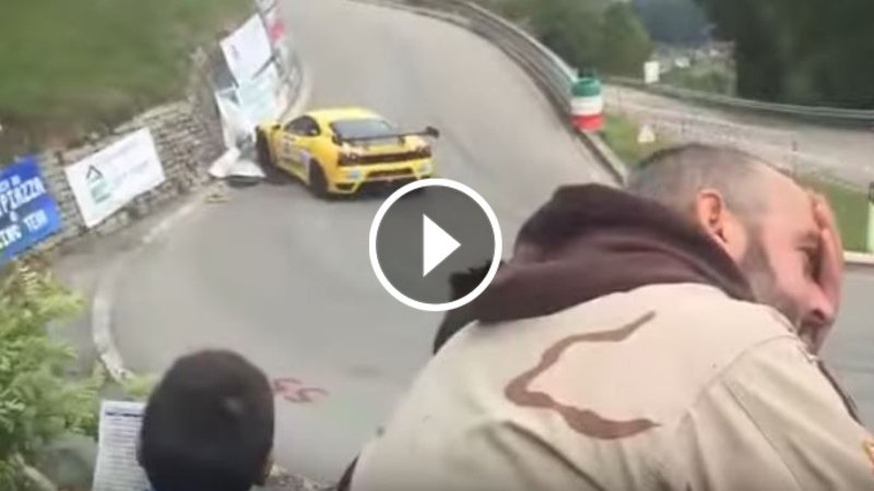 Cronoscalata Pedavena 2016: Ferrari F430 GT3 crash [Video]