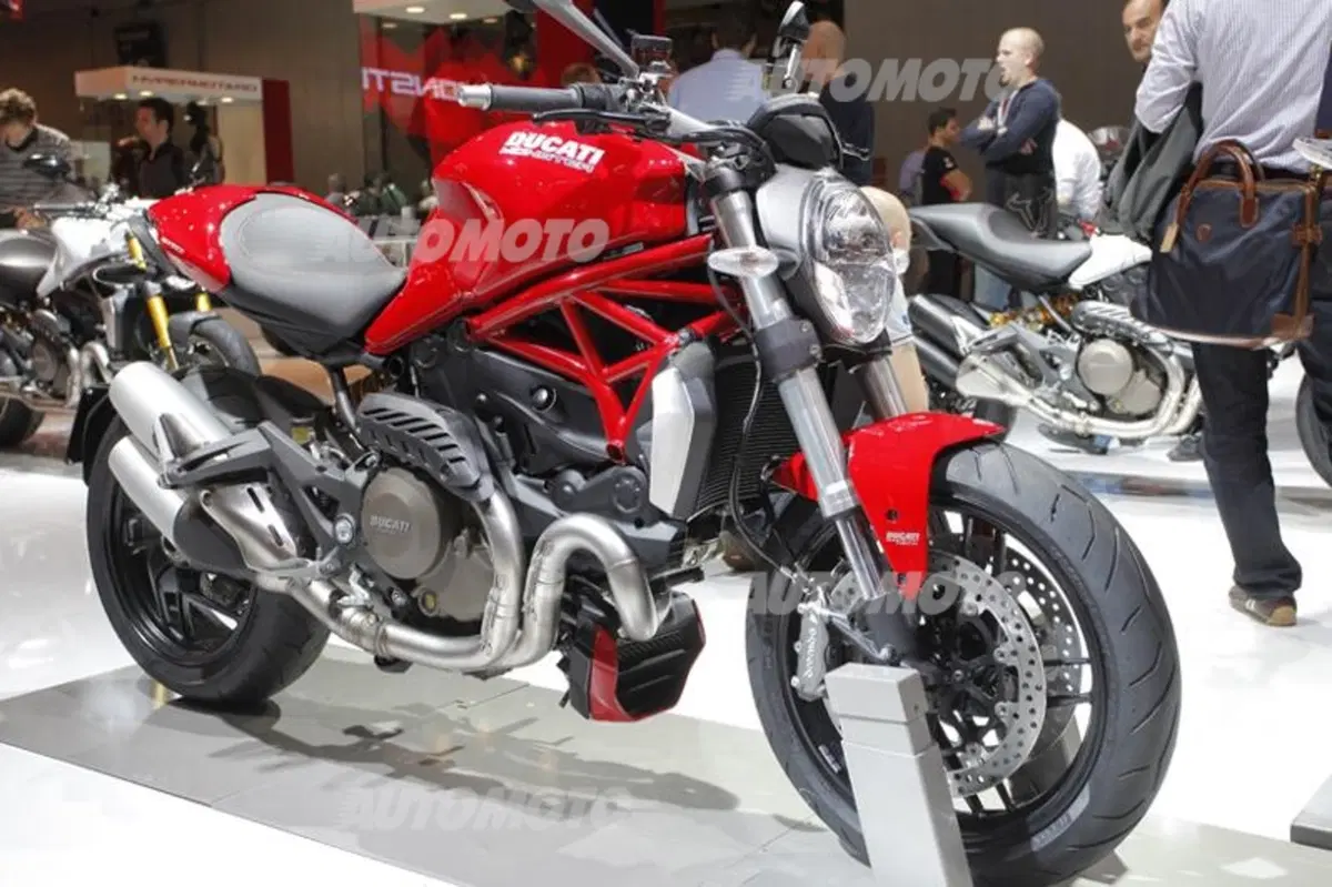 Ecco la regina di EICMA scelta nell'iLike@ di Moto.it (5)