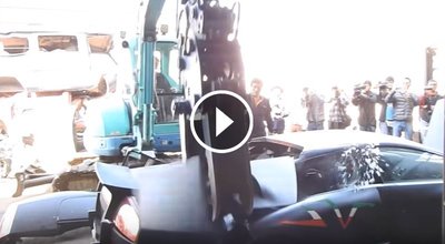 Lamborghini Murcielago confiscata e distrutta in Taiwan [Video]