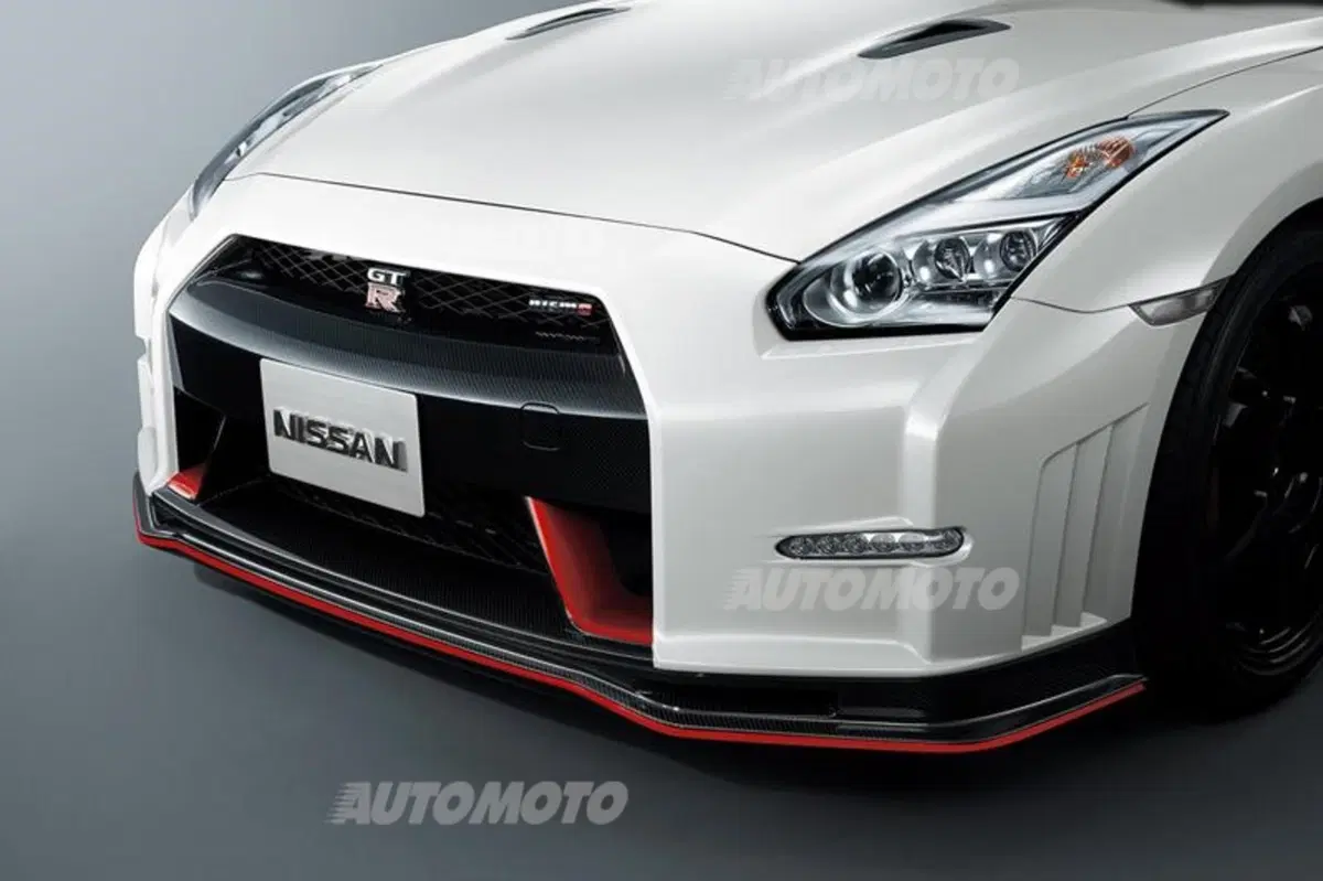 Nuova Nissan GT-R Nismo (5)